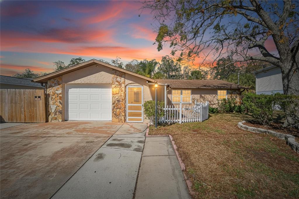 8517 HORIZON LANE