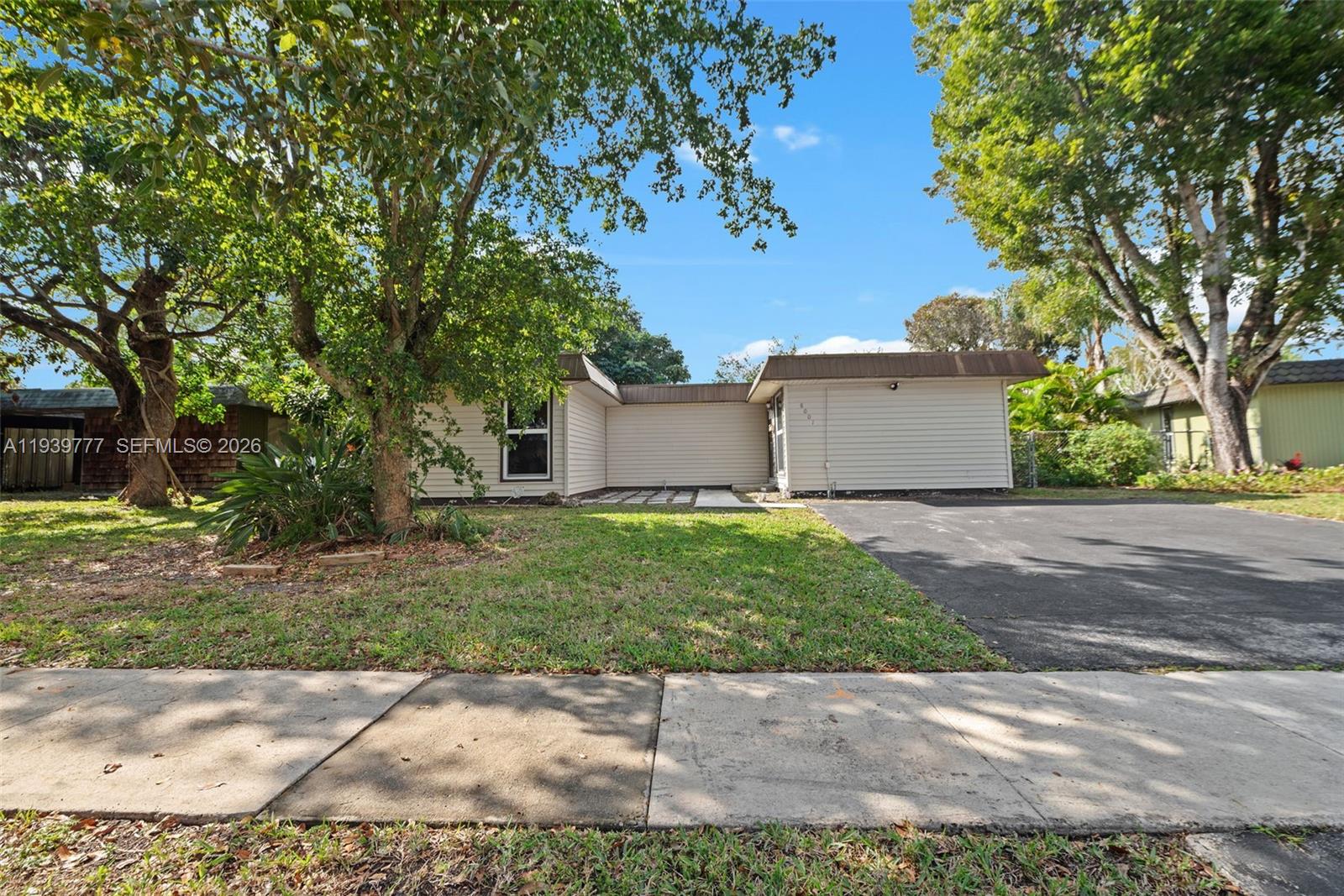 8001 NW 68th Ter, Tamarac FL 33321