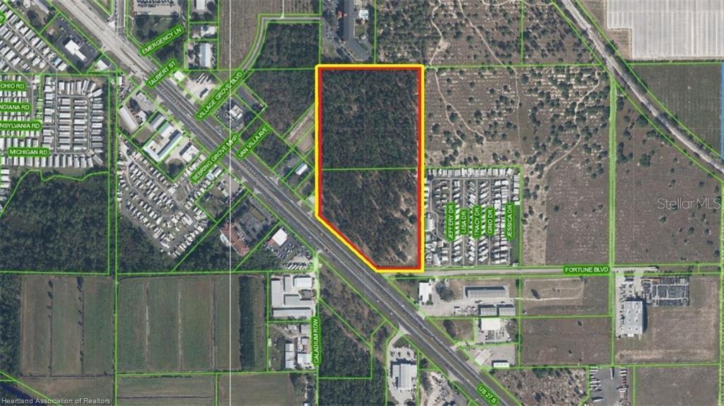 An aerial map view highlights a rectangular, wooded plot of land outlined in yellow — 4300 US-27 S, SEBRING, FL