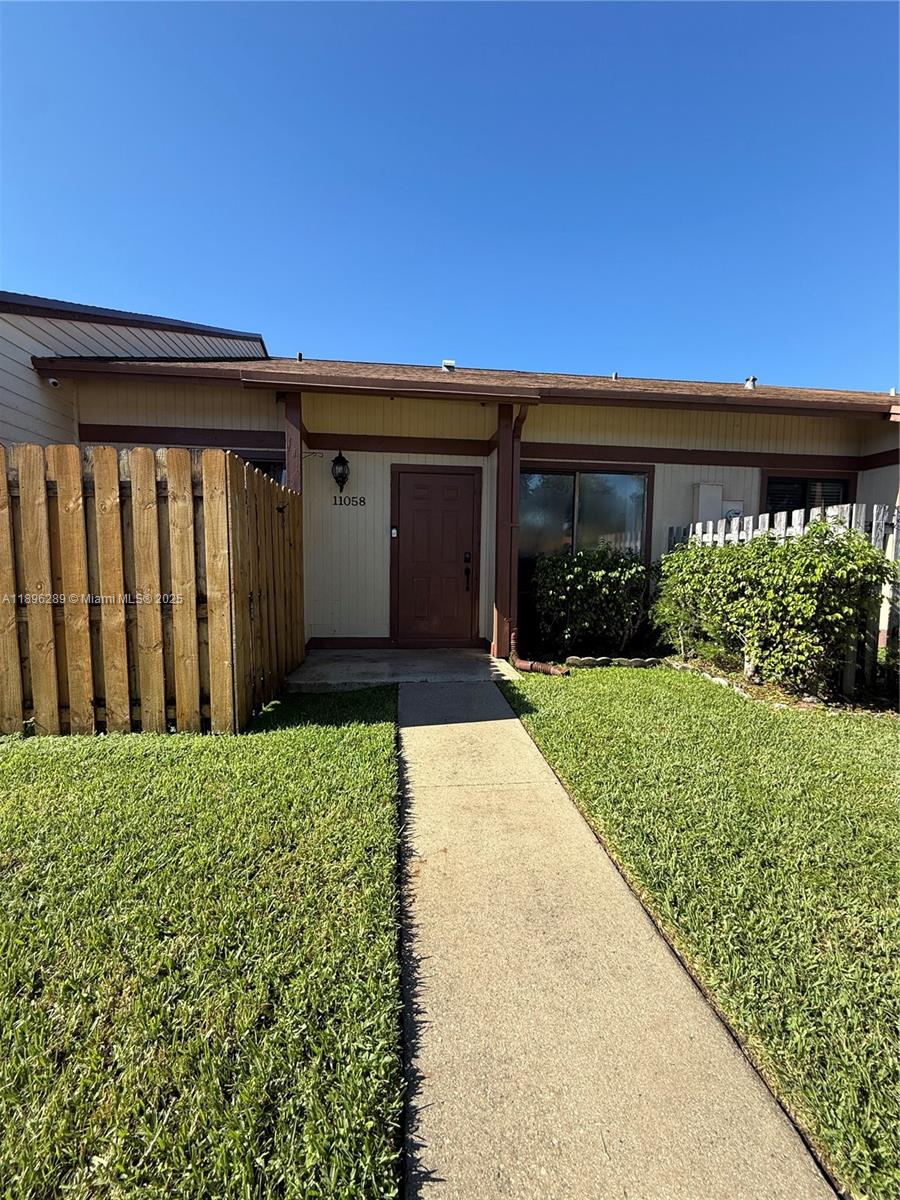 11058 NW 38th St, Sunrise FL 33351