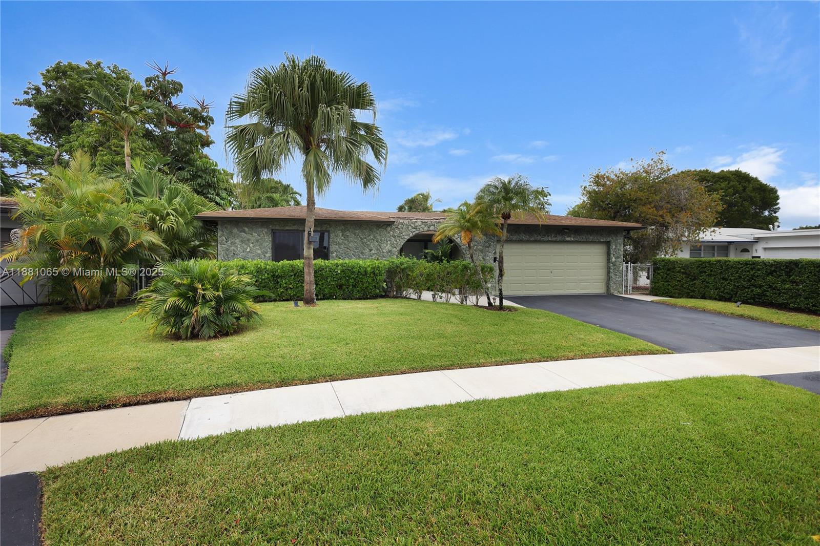 2161 NW 93rd Ln, Sunrise FL 33322