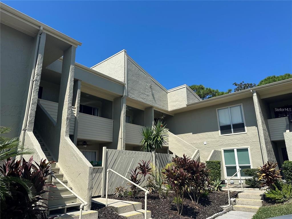 A stone sign for Fred H. Howard Park stands before palm trees and woods — 514 WINDRUSH BAY DRIVE UNIT 514, TARPON SPRINGS, FL