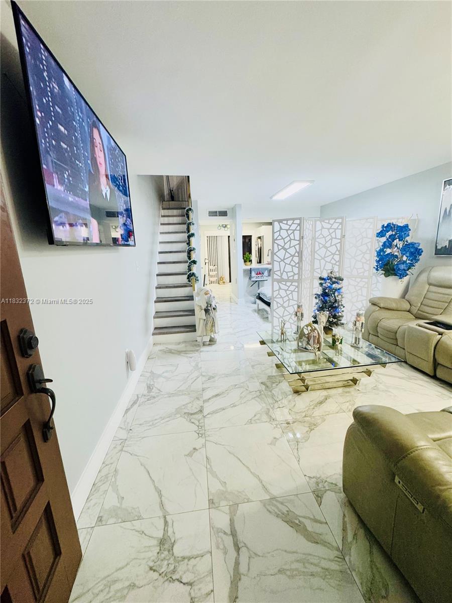 5072 W 12th Ln # 14, Hialeah FL 33012