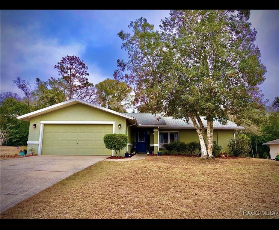 8 HOLLYHOCK COURT