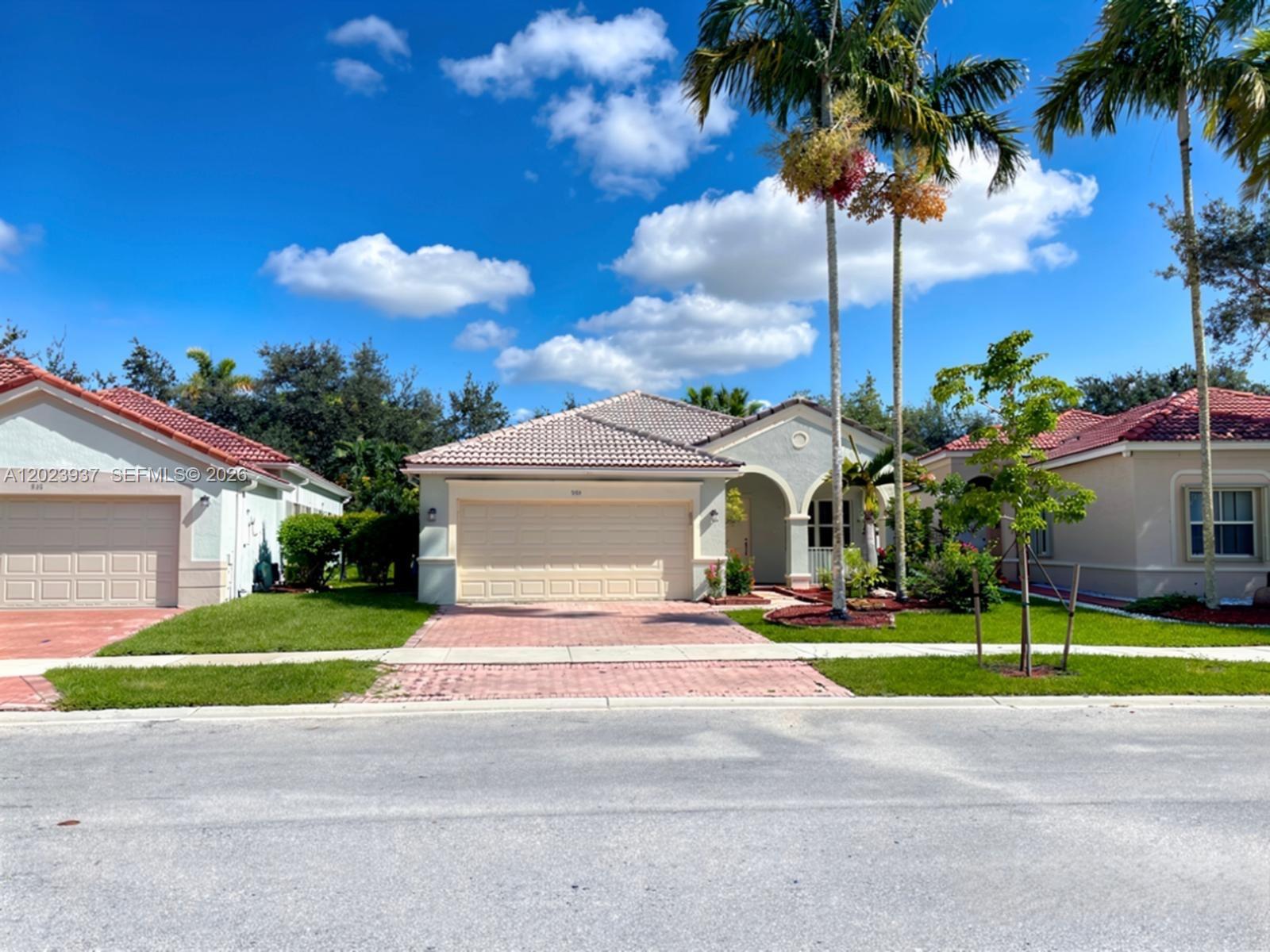 953 Tanglewood Cir # 953, Weston FL 33327