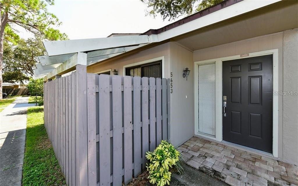 5653 SUMMERSIDE LANE UNIT 32A