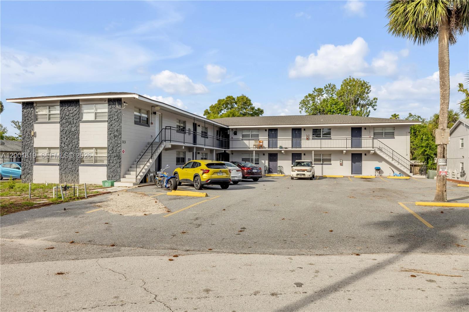 313 Country Club Oval # 11, Daytona FL 32114