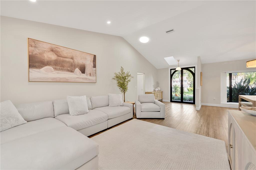 5361 SIESTA CT, SARASOTA, FL — photo 3 of 30