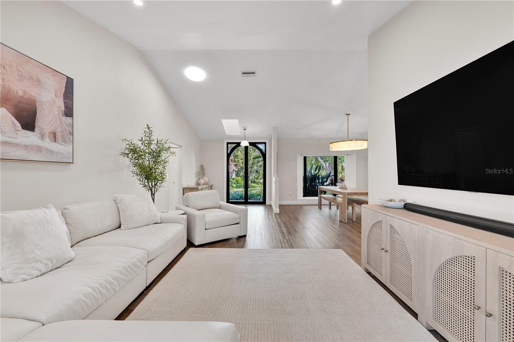 5361 SIESTA CT, SARASOTA, FL — photo 4 of 30