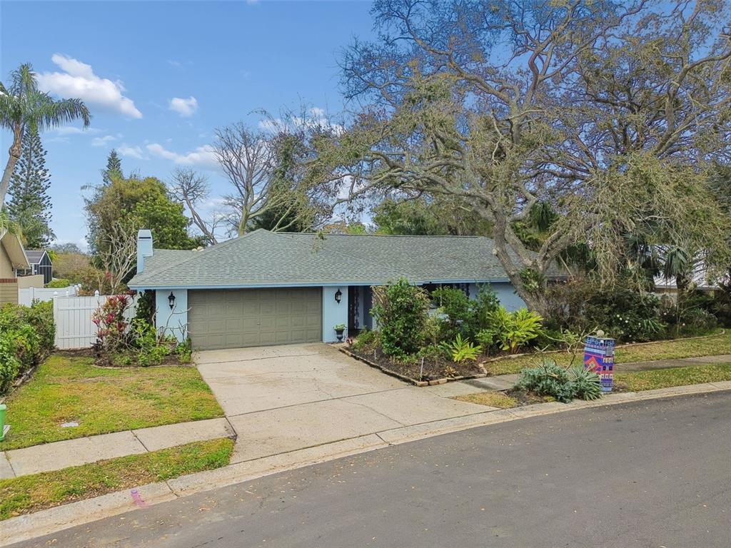 606 GROVEWOOD LANE