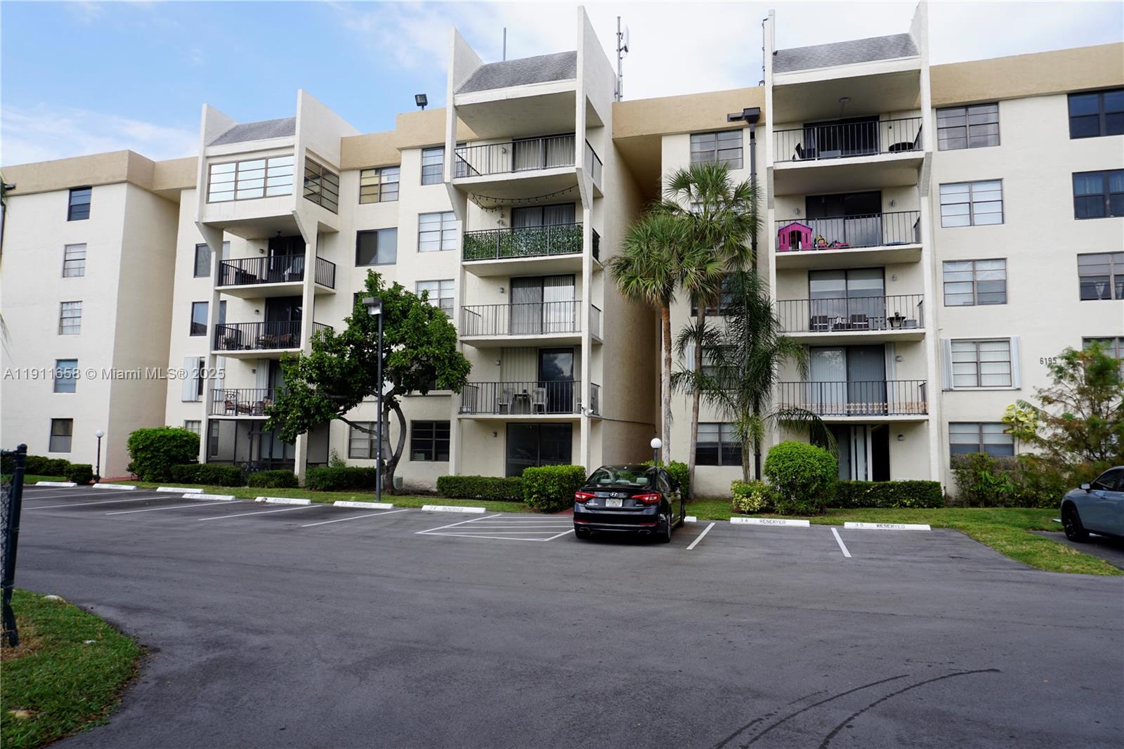 6195 Rock Island Rd # 204, Tamarac FL 33319