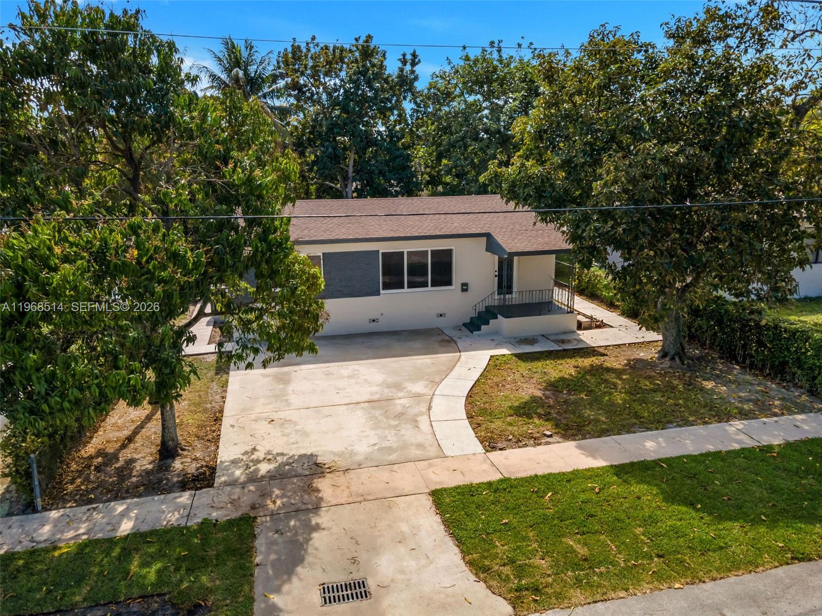 130 NE 169 TER, North Miami Beach FL 33162