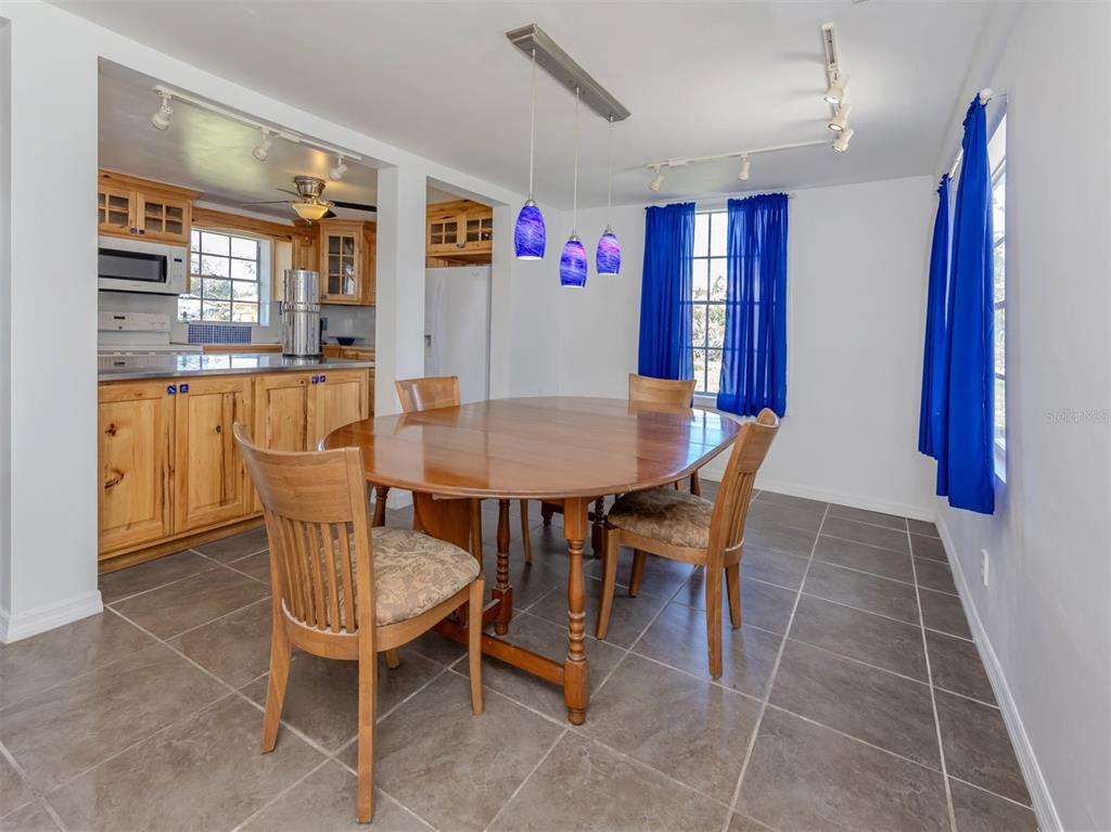305 CHAUNCEY AVENUE, BRADENTON, FL — photo 4 of 30