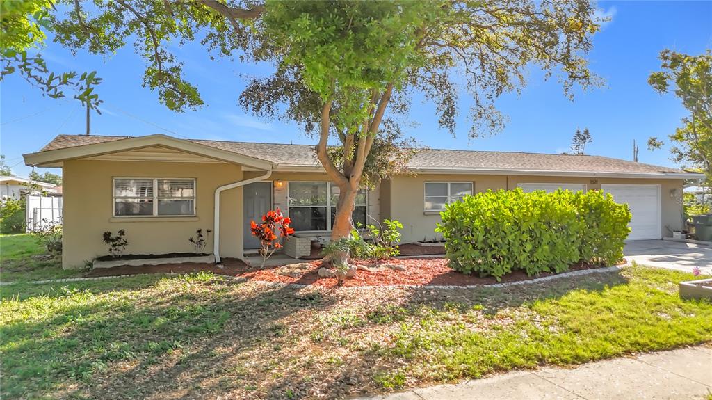 1521 BANYAN DR., VENICE, FL — photo 2 of 30