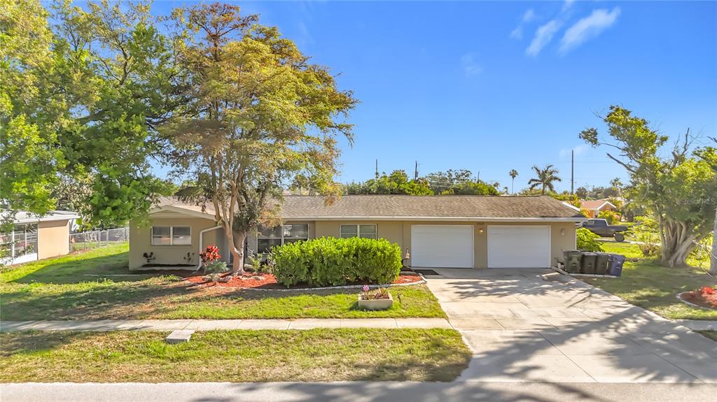 1521 BANYAN DR., VENICE, FL — photo 3 of 30