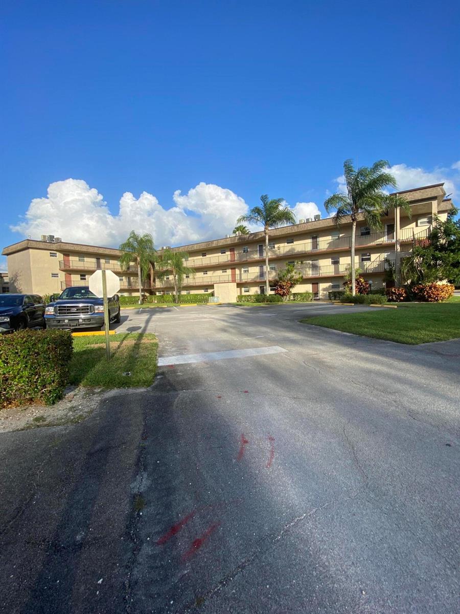715 Lori Drive # 302, Palm Springs FL 33461