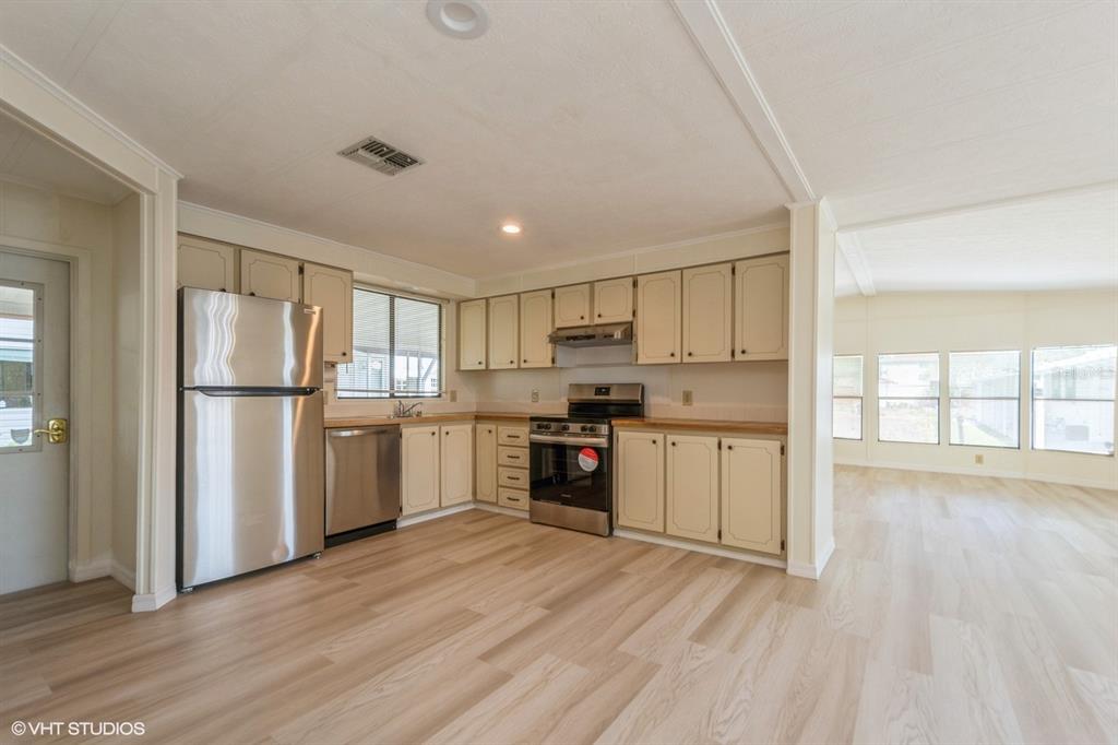 238 PELICAN DRIVE N, OLDSMAR, FL — photo 3 of 30