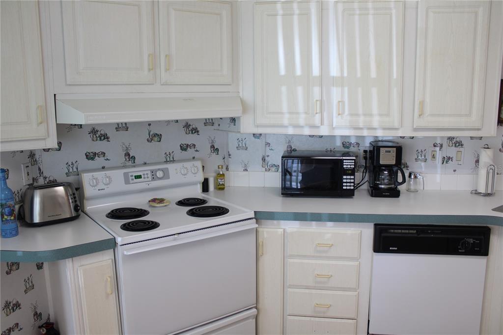 8314 NANCY LANE, ELLENTON, FL — photo 2 of 30