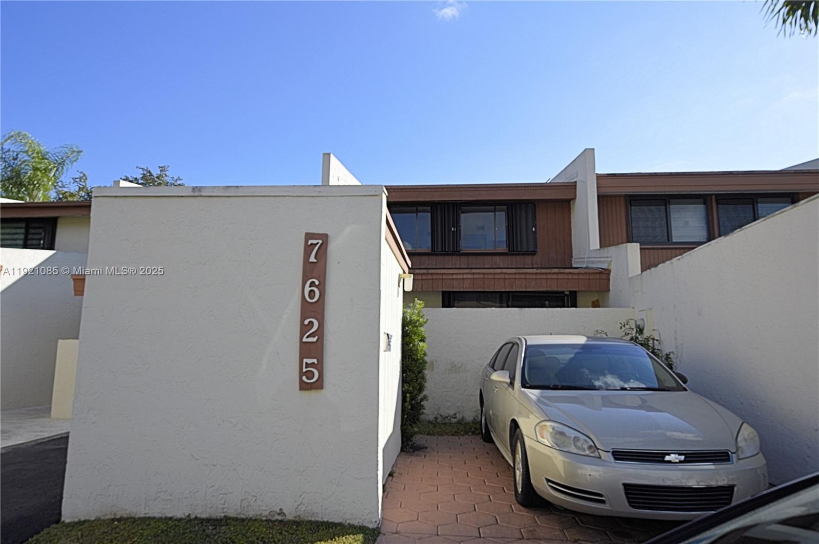 7625 SW 106th Ave, Miami FL 33173