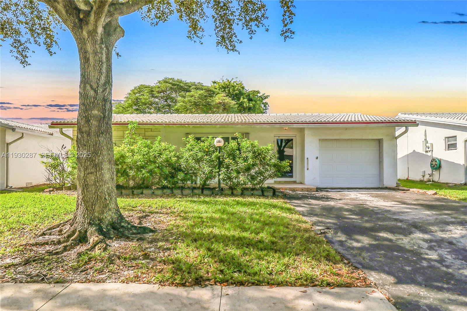 1331 Campanelli Dr, Plantation FL 33322