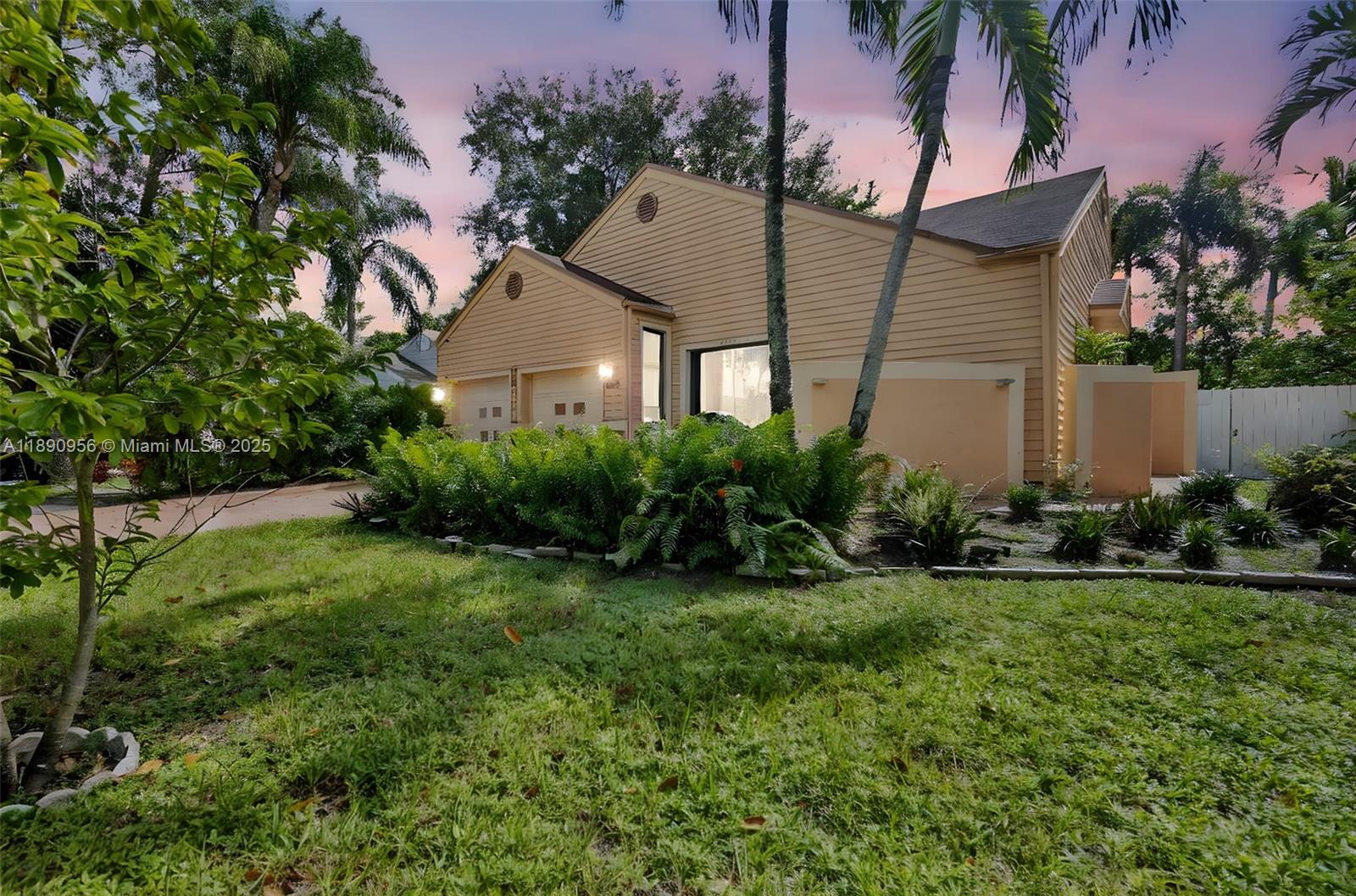 8330 SW 12th St, Pembroke Pines FL 33025