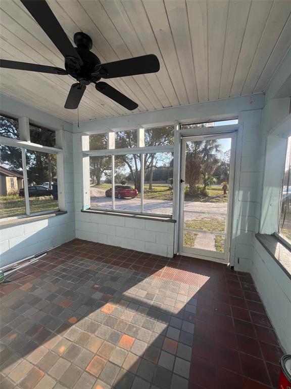 A sunroom with a tiled floor, a ceiling fan, and large windows overlooking a yard — 5353 N ORANGE BLOSSOM TRAIL, MOUNT DORA, FL