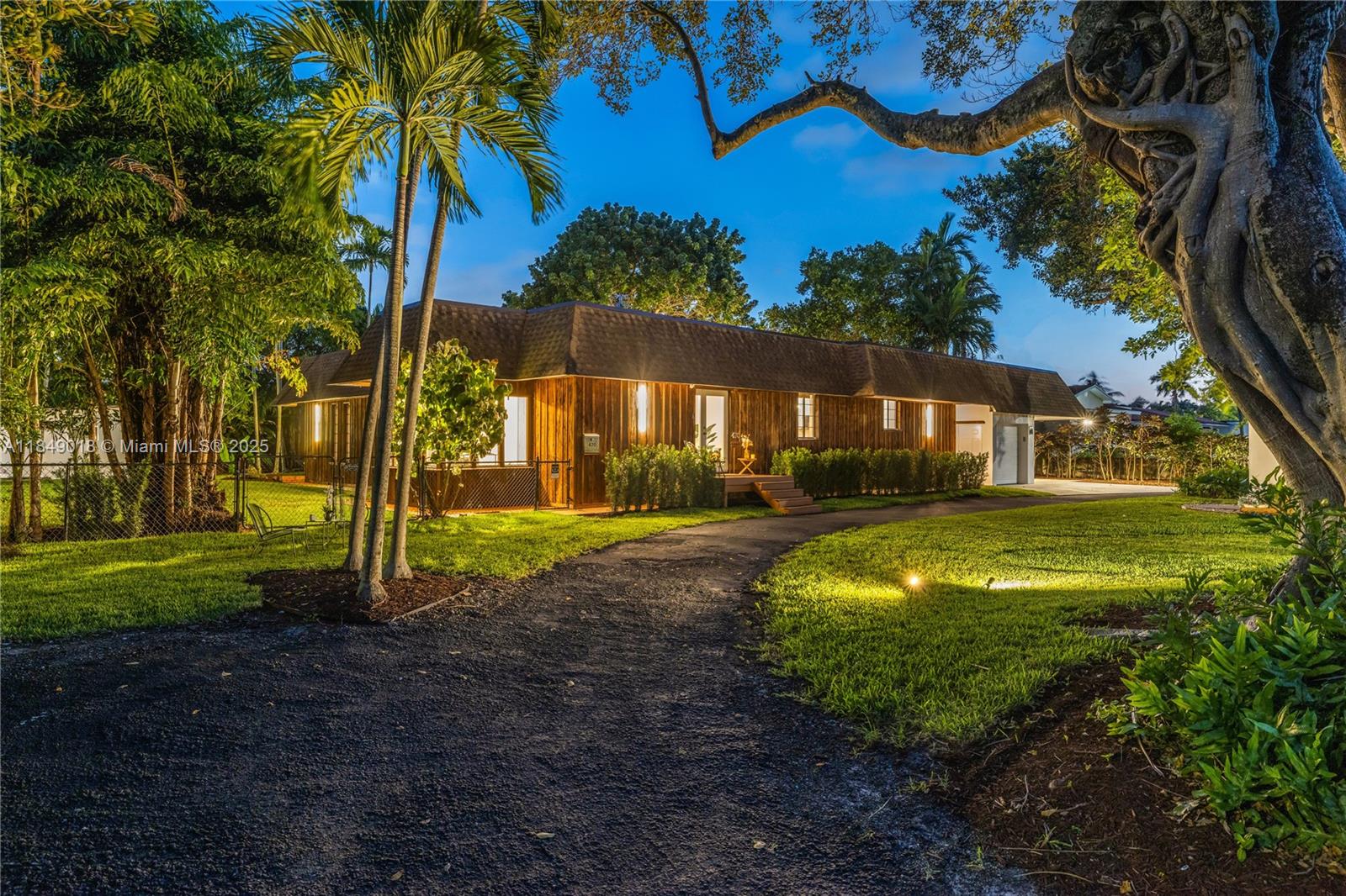 470 NE 113th St, Miami FL 33161