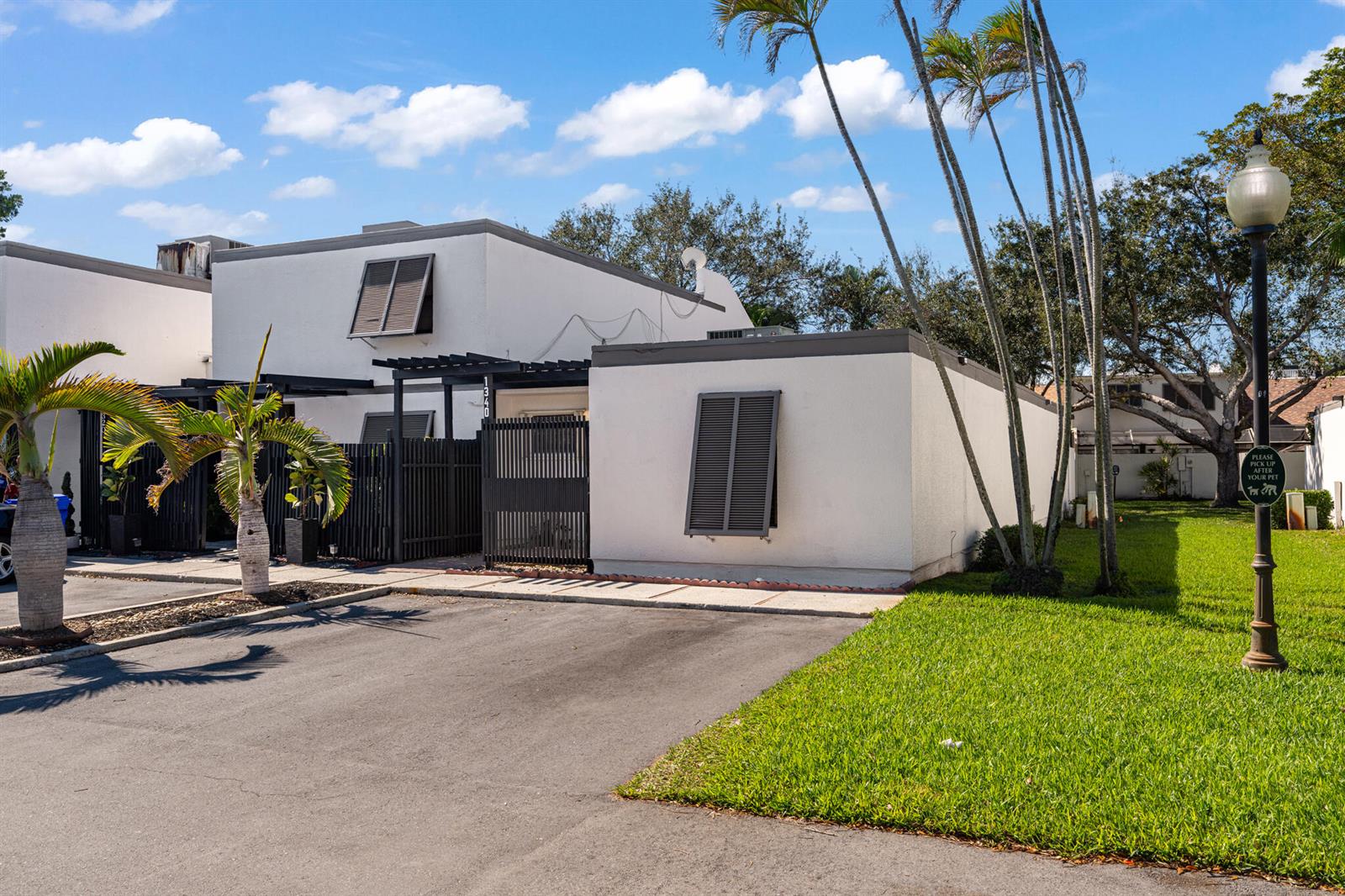 1340 E Golfview Drive, Pembroke Pines FL 33026