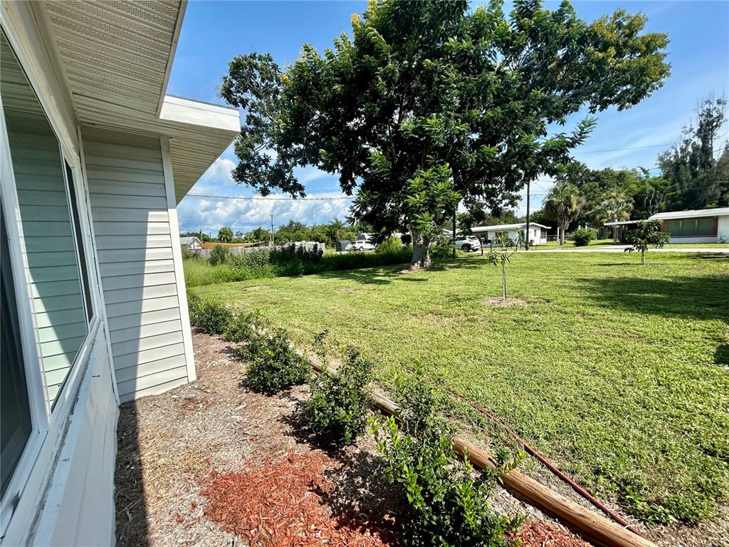 1742 MANGOE ST, PUNTA GORDA, FL — photo 2 of 30