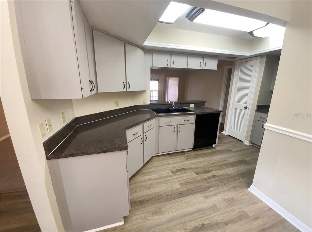 1610 N DALARY POINT, CRYSTAL RIVER, FL — photo 2 of 26