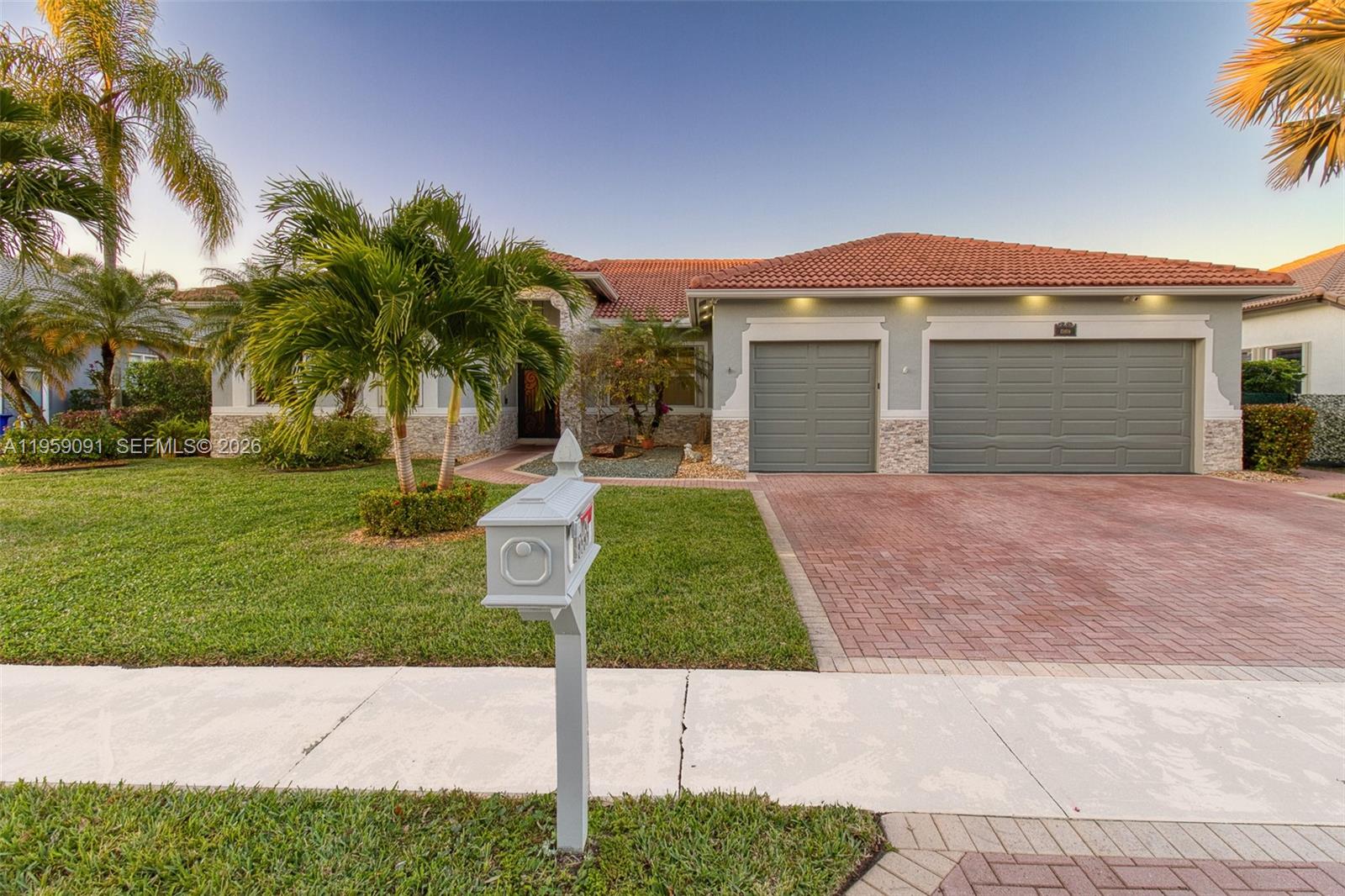 15959 SW 6th St, Pembroke Pines FL 33027