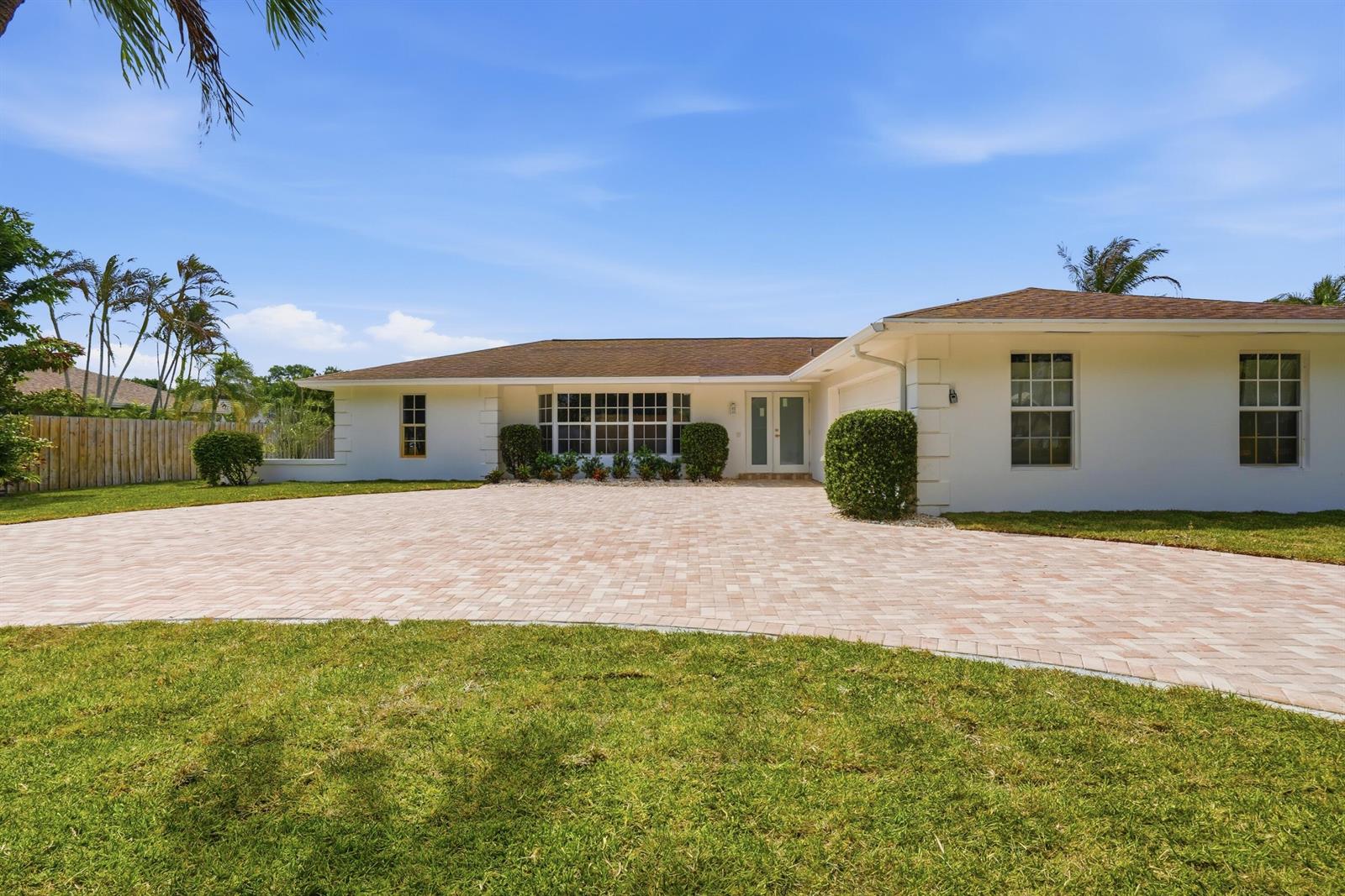 359 Country Club Drive, Tequesta FL 33469