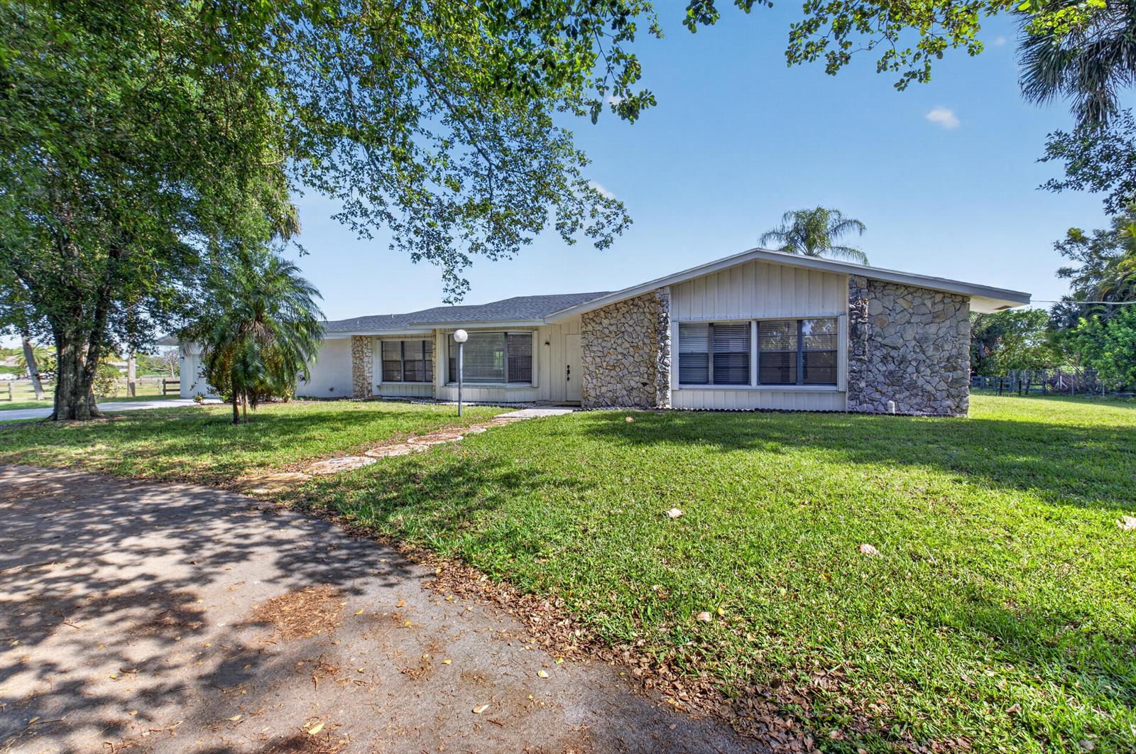 10157 La Reina Road, Delray Beach FL 33446