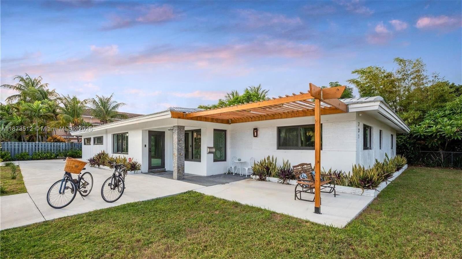 201 NE 26th Ave, Pompano Beach FL 33062
