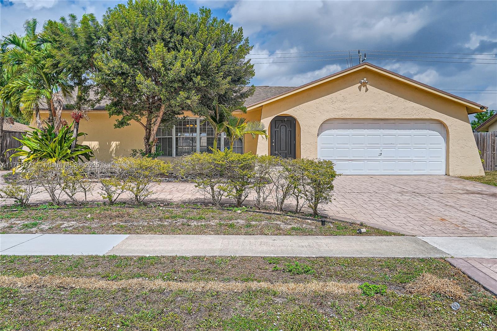 1281 Wyndcliff Dr, Wellington FL 33414