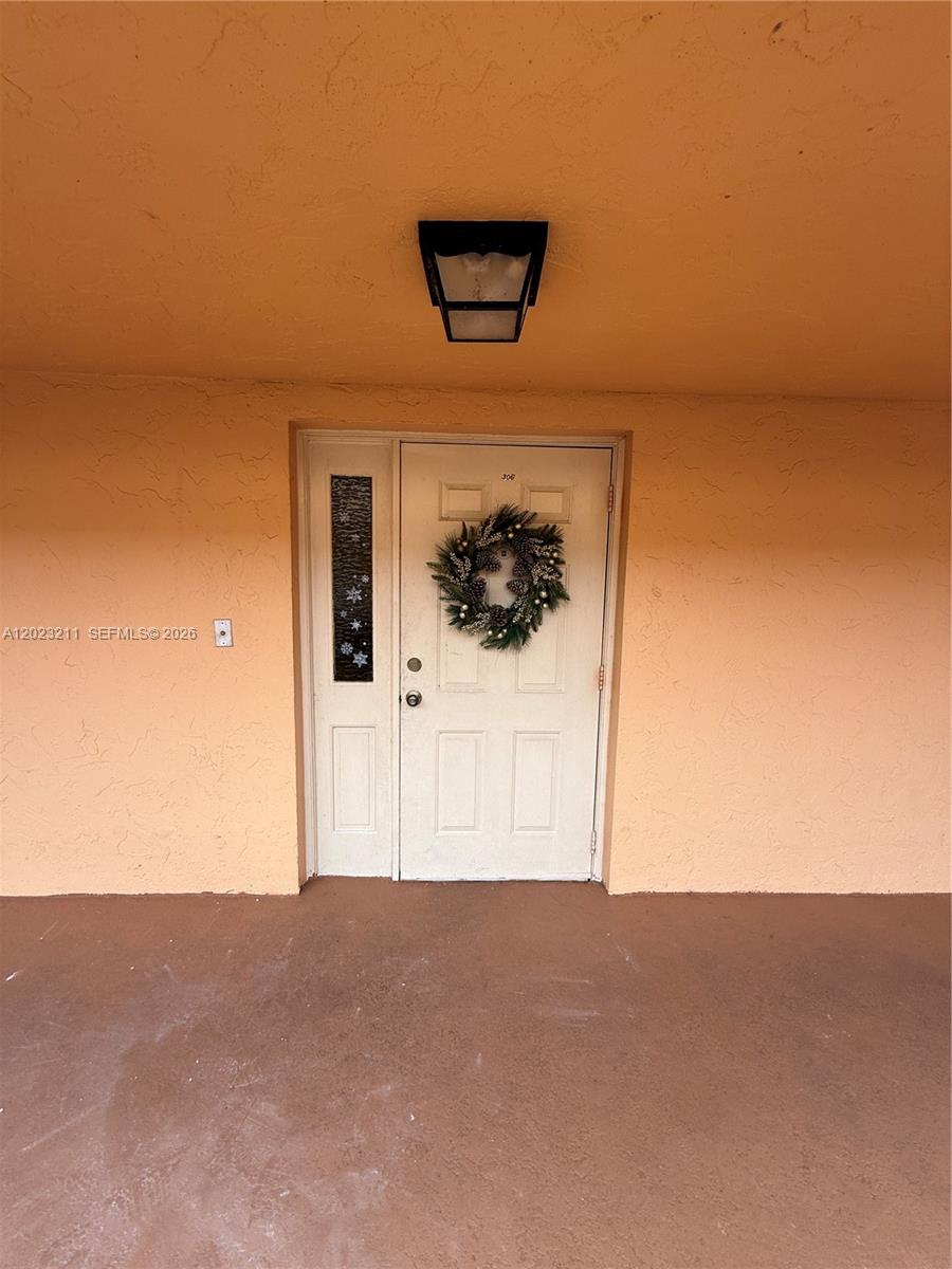 450 Commodore Dr # 306, Plantation FL 33325