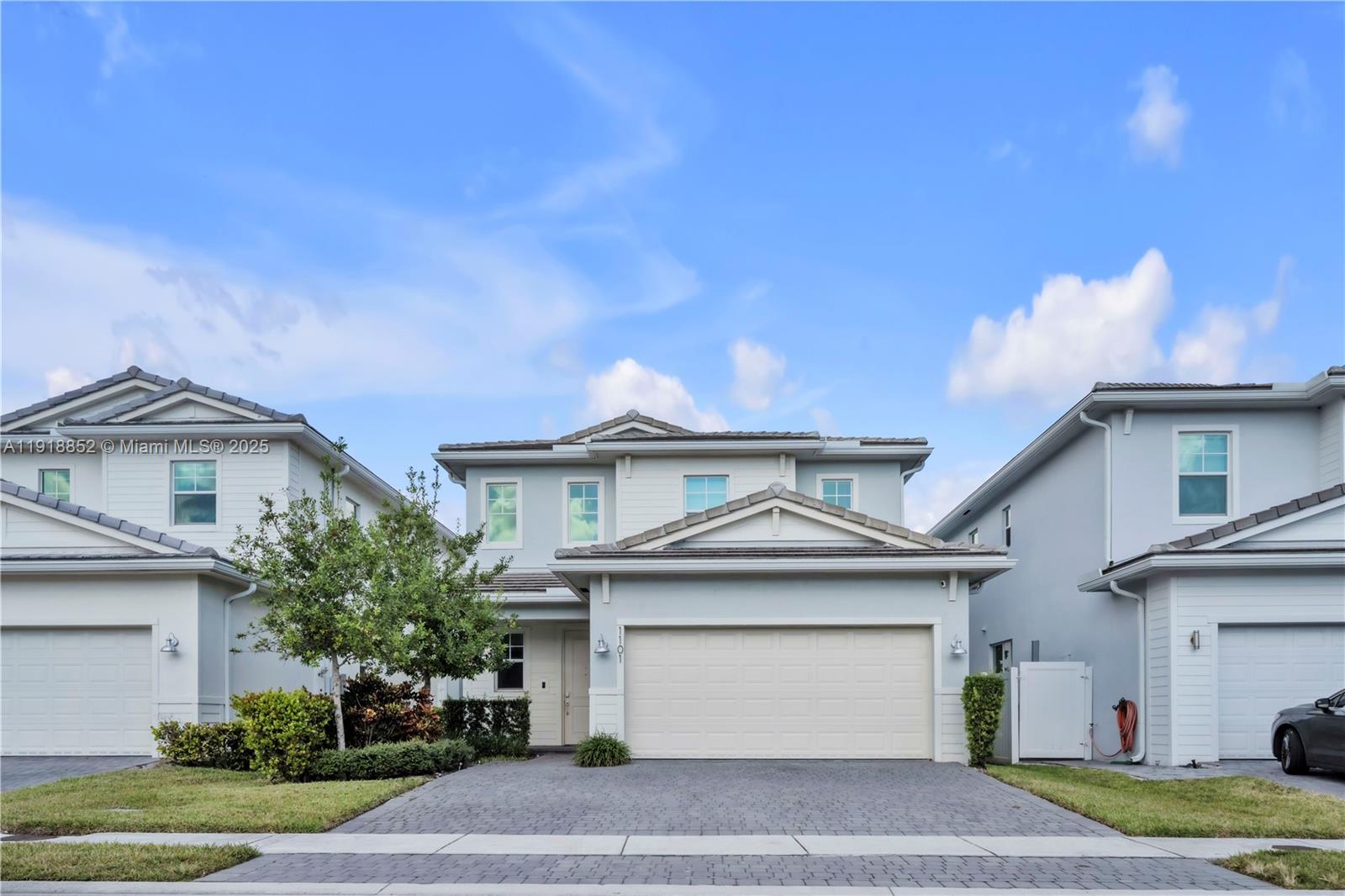 1101 Azul Ct, Deerfield Beach FL 33064