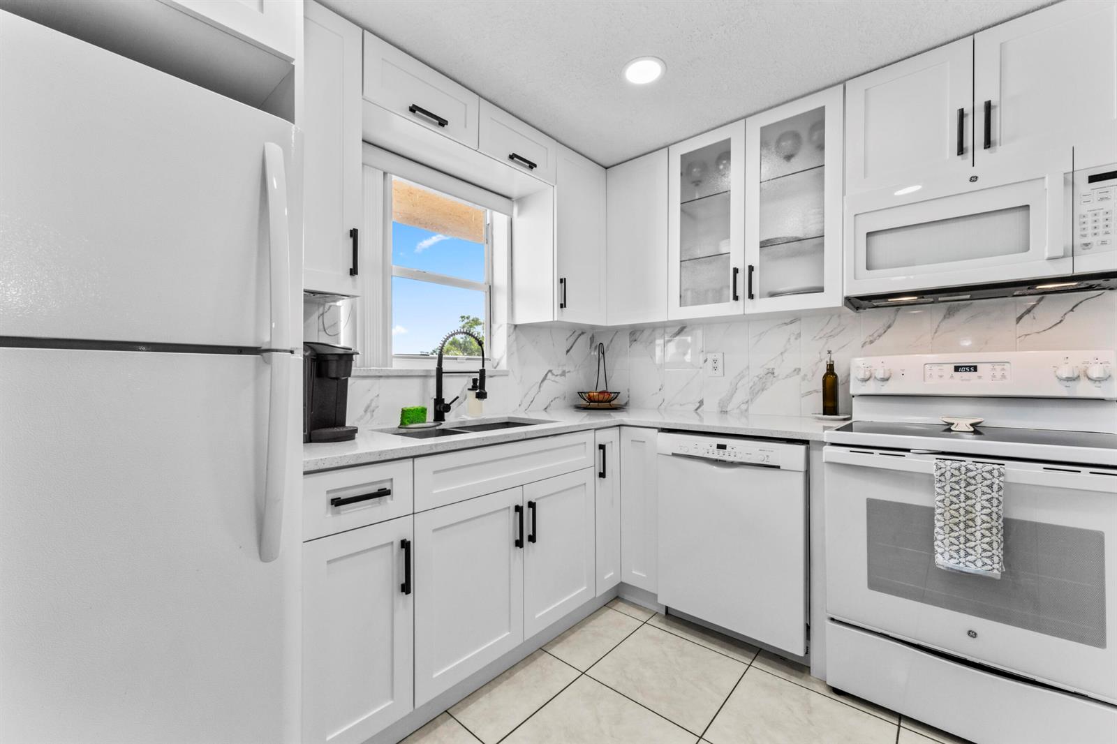 225 Bonnie Boulevard # 302, Palm Springs FL 33461