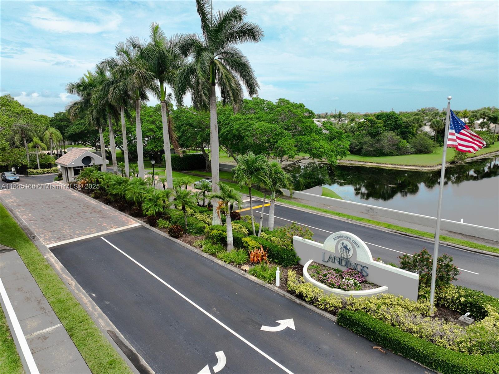 10521 SW 13th Ct, Pembroke Pines FL 33025