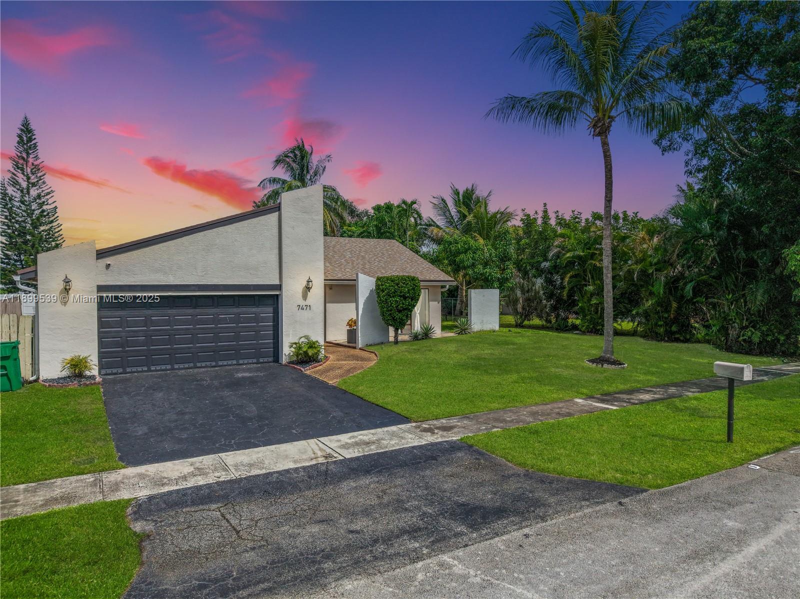 7471 NW 35th St, Lauderhill FL 33319