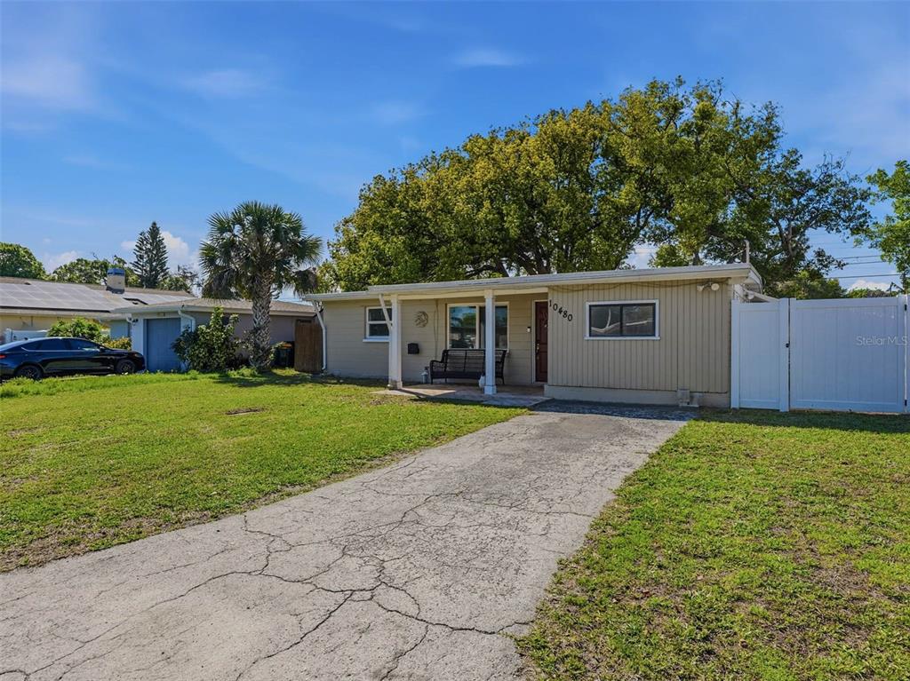 10480 111TH AVENUE, LARGO, FL — photo 3 of 30