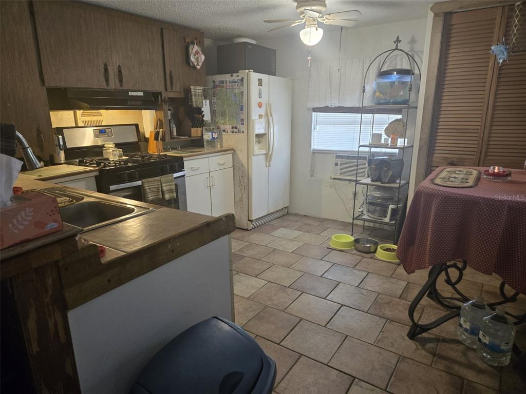 120 WEST LOOP, OAK HILL, FL — photo 2 of 8