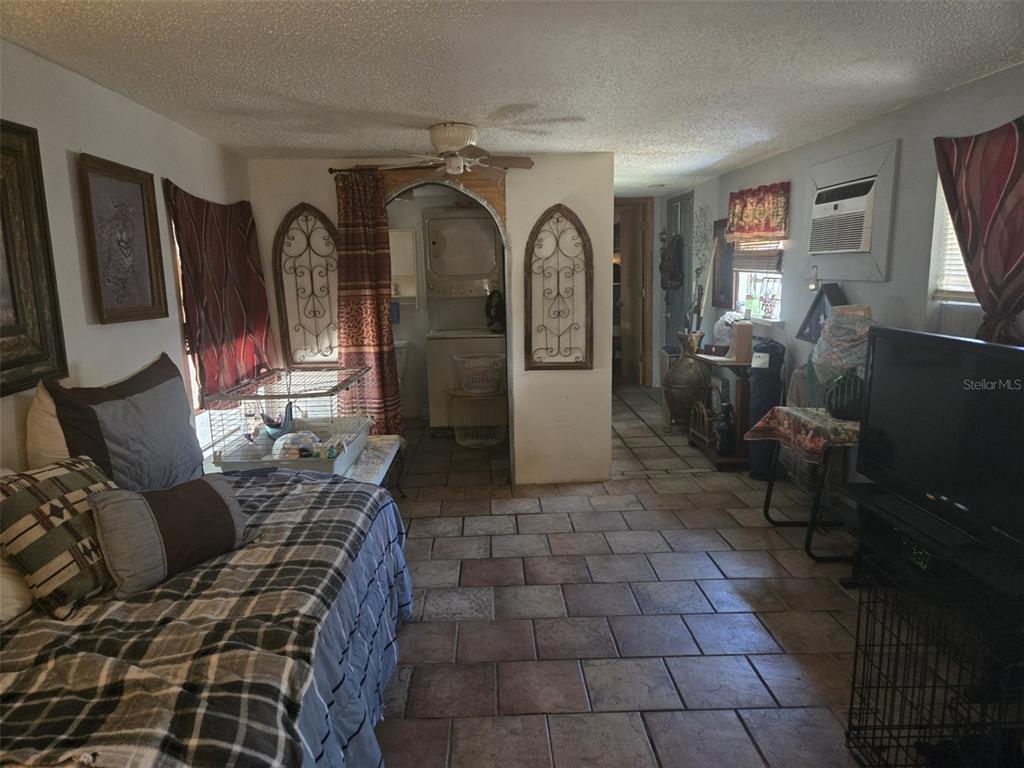 120 WEST LOOP, OAK HILL, FL — photo 4 of 8