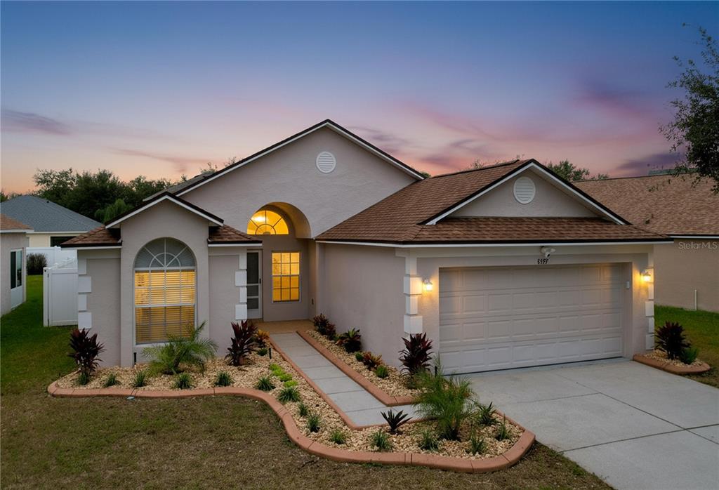 8527 CARRIAGE POINTE DRIVE