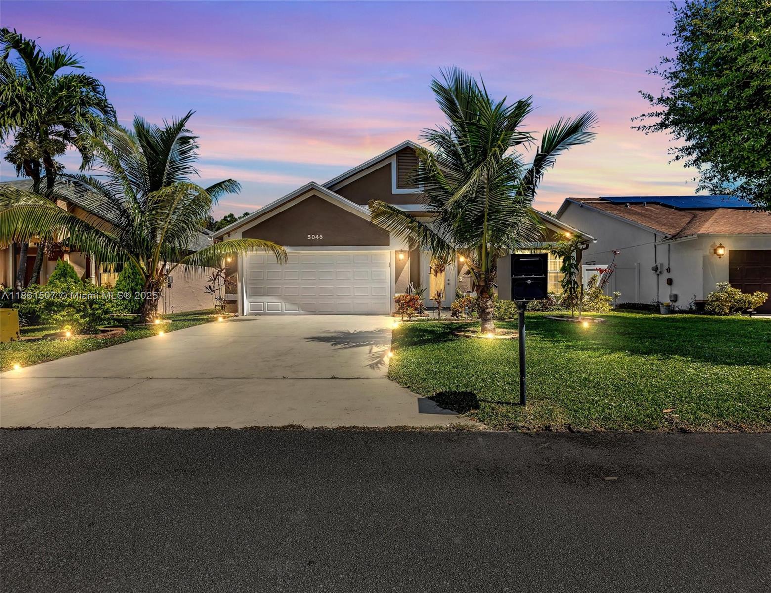 5045 N Foxhall Dr N, West Palm Beach FL 33417