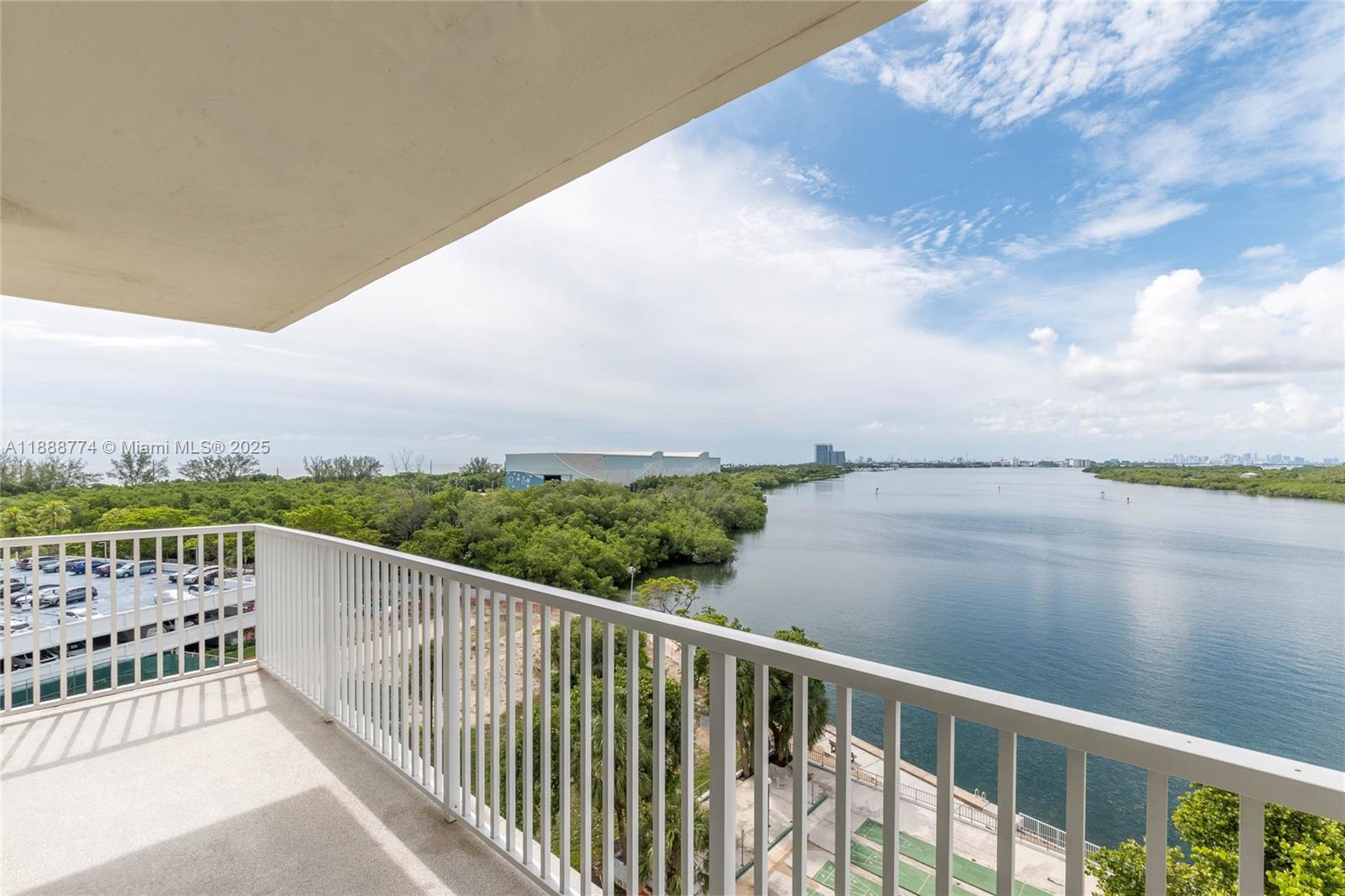 300 Bayview Dr # 716, Sunny Isles Beach FL 33160