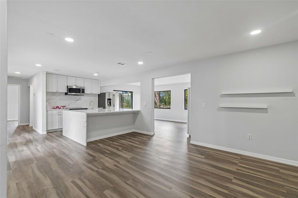 1023 DEER RUN, VENICE, FL — photo 3 of 26