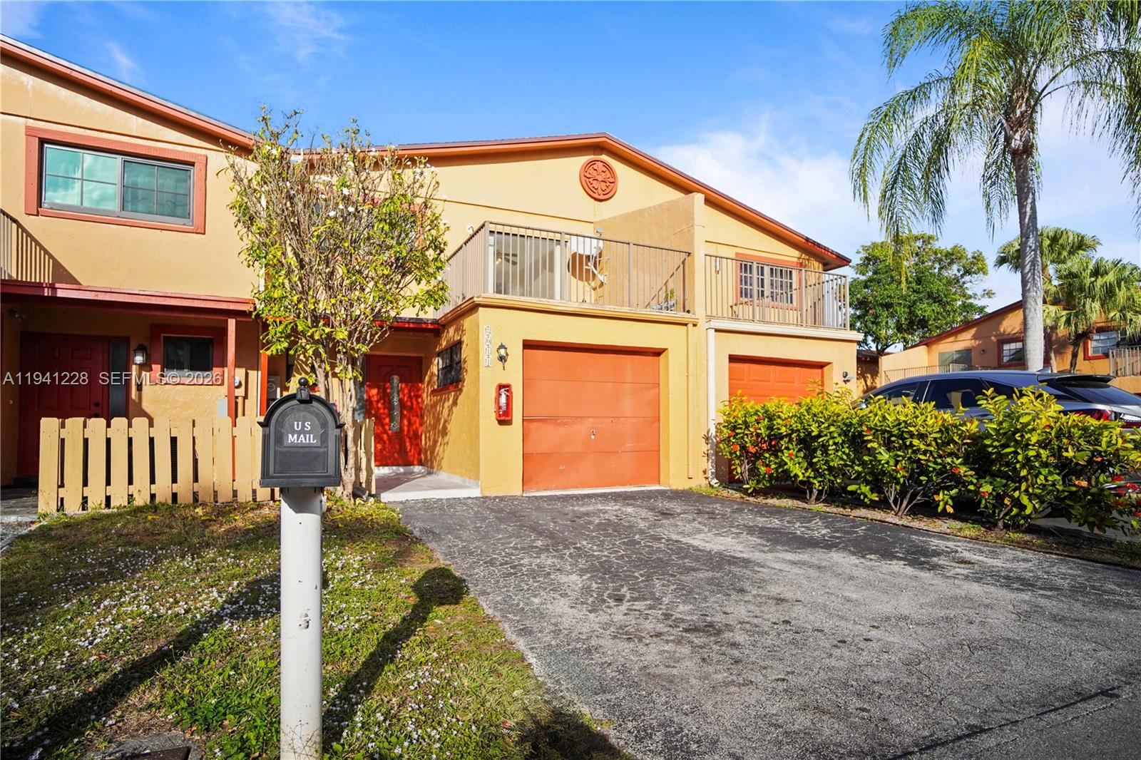 8011 NW 27th Pl, Sunrise FL 33322