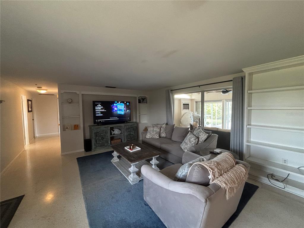 4411 DOLPHIN LANE, PALMETTO, FL — photo 4 of 21