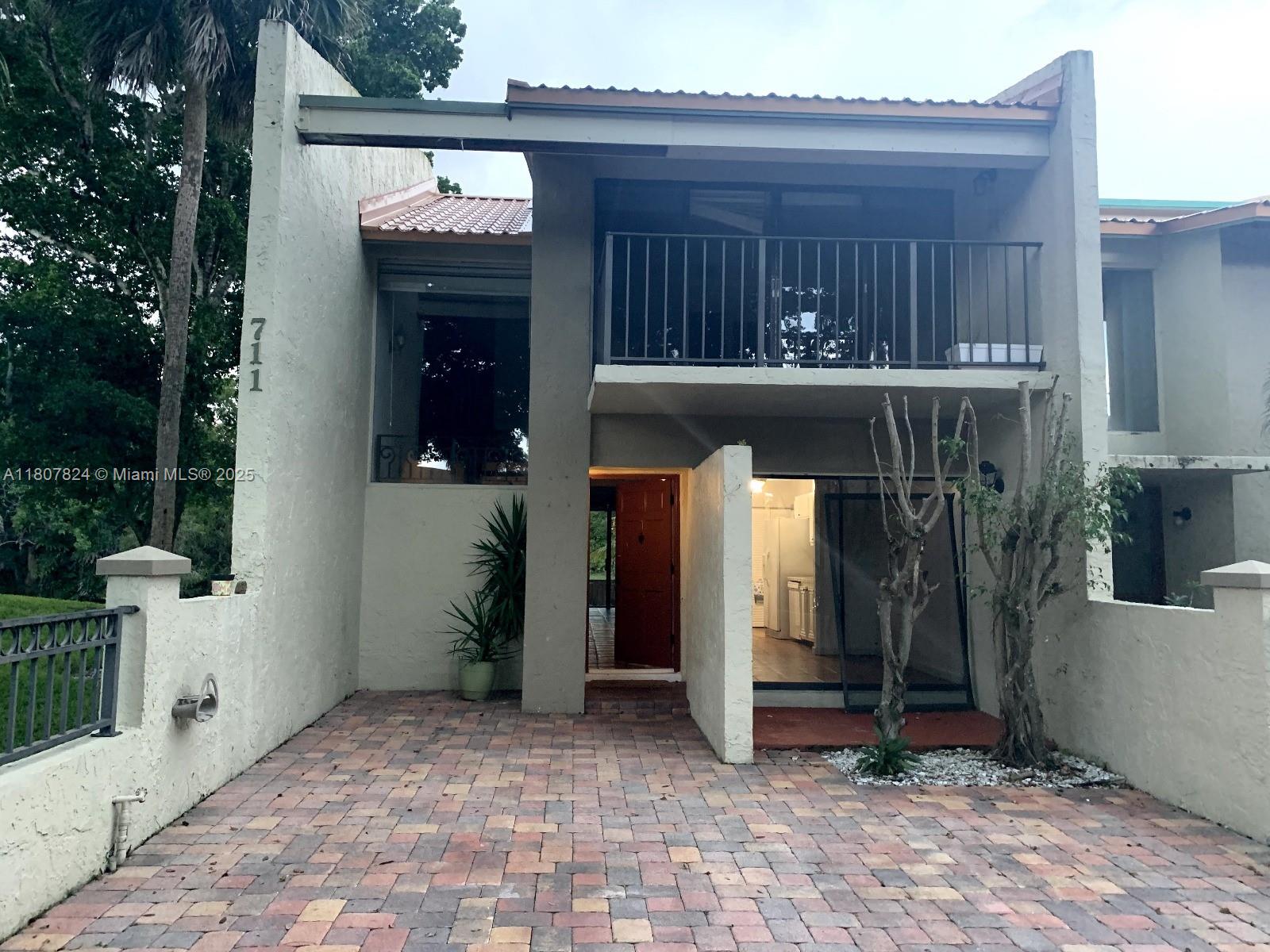711 E Coco Plum Cir # 5, Plantation FL 33324